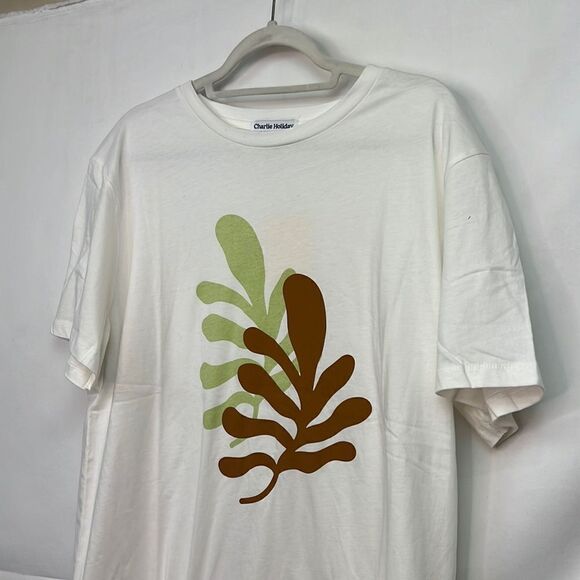 Charlie Holiday White Coral Boyfriend tee  size small size 4 NWT - Picture 2 of 12